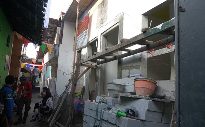 Dhibra Shiddiqiyyah Bangun Rumah Layak Huni yang ke-25 di Surabaya