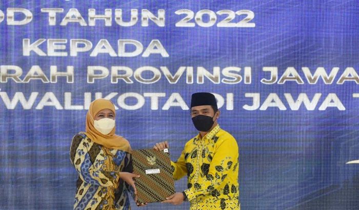 Wakil Wali Kota Pasuruan Terima DIPA dan TKDD Tahun Anggaran 2022 dari Gubernur