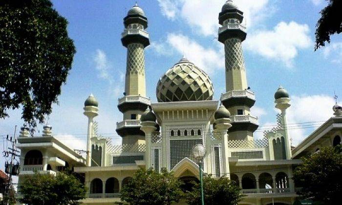 Bertetangga, Masjid Jami