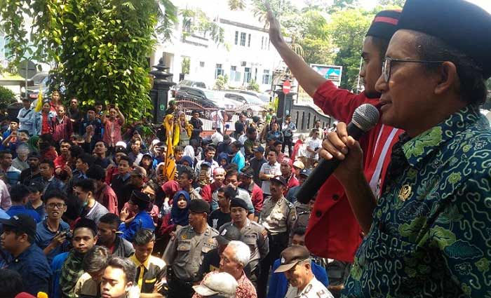 Demo di DPRD Kota Malang, Mahasiswa-Polisi sempat Bentrok