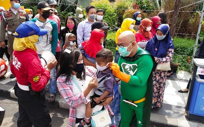 Perut Buncit dan Kepala Plontos, Inilah New Man, Superhero Lawan Covid-19 Kota Surabaya