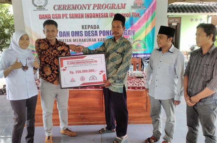 PT Semen Indonesia Serahkan Dana Tunai CSR Rp 250 Juta ke FMK Desa Pongpongan