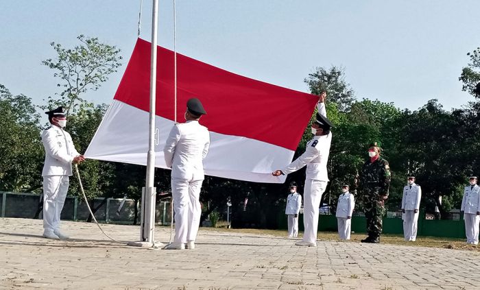 Peringatan HUT ke-76 RI, Camat Saradan Jadi Inspektur Upacara, Pengibar Benderanya Para Kades