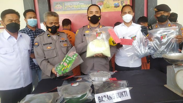Ringkus Lima Produsen, Polres Jombang Amankan Puluhan Ribu Mercon Siap Edar dan 80 Kg Bahan Peledak