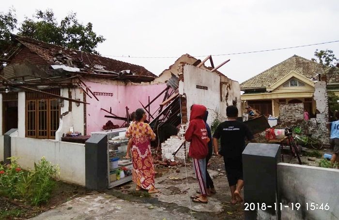 Terjang Dua Desa, Puting Beliung Obrak-abrik Puluhan Rumah di Tulangan Sidoarjo