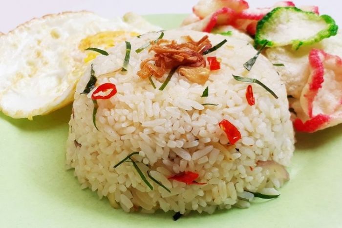Cara Mudah Buat Nasi Daun Jeruk di Rice Cooker Wangi dan Gurih