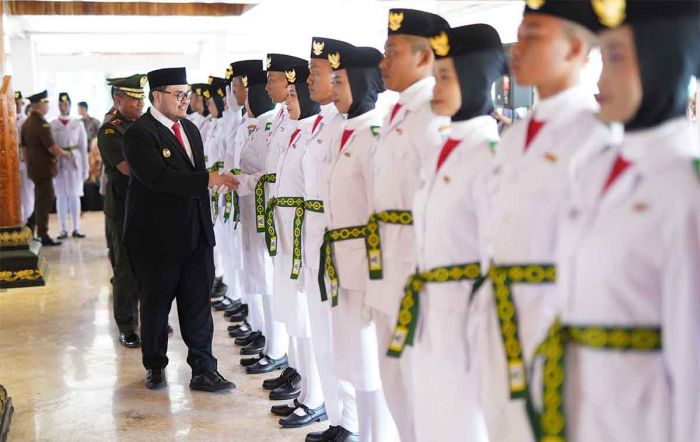 Mas Dhito Kukuhkan 75 Anggota Paskibraka Kabupaten Kediri