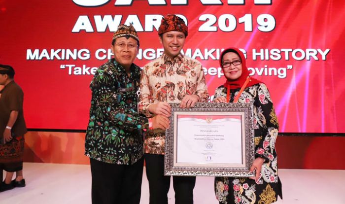 Jombang Terima Penghargaan SAKIP Award