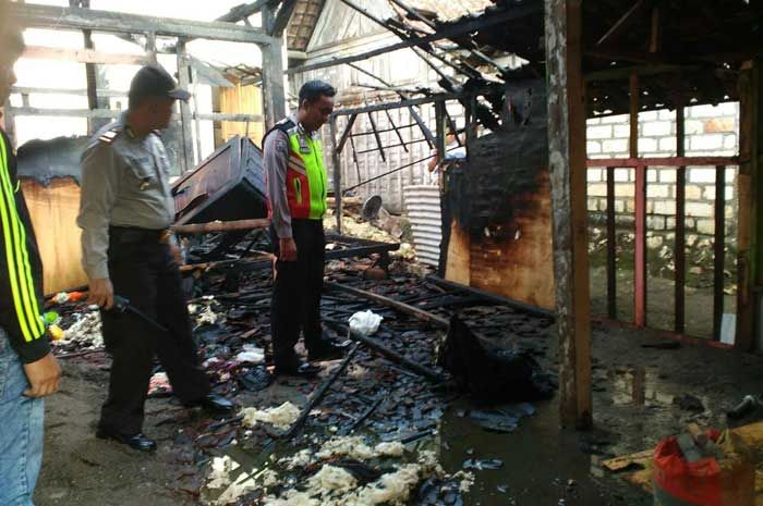 ​Ditinggal Salat di Musala, Rumah Surti Hangus Terbakar