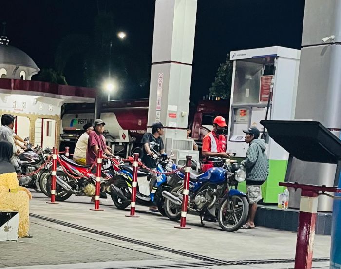 Marak Sepeda Motor dengan Tangki Modifikasi Beli BBM Bersubsidi di SPBU Kota Probolinggo