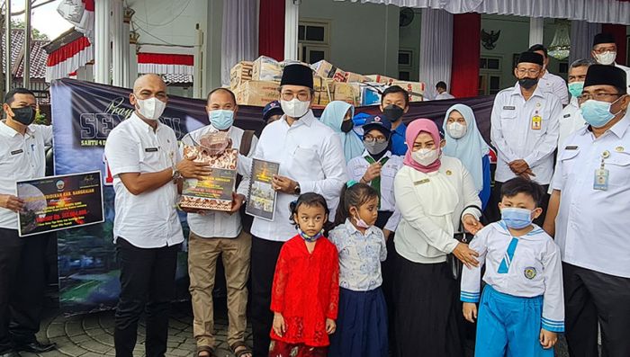 Siswa-siswi Bangkalan Salurkan Bantuan Rp513 Juta untuk Korban Erupsi Semeru