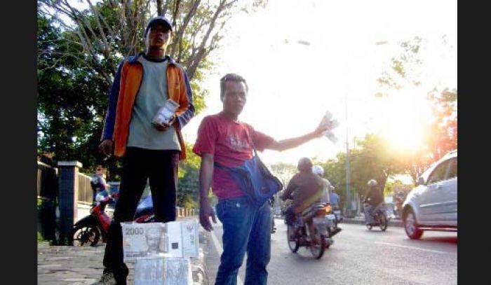 Menjamur, Jasa Tukar Uang Kertas Baru di Gresik 