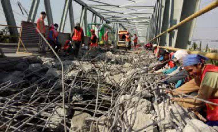Jembatan Sembayat Dibongkar Lagi, Lalin Macet Total