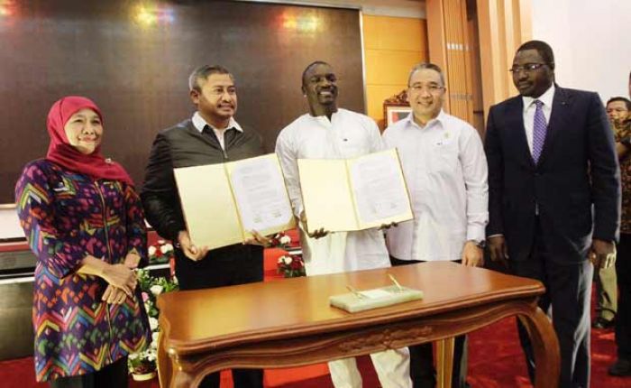 Gandeng Musisi Internasional Akon, Mensos Target Terangi 500 Rumah di Daerah Terpencil