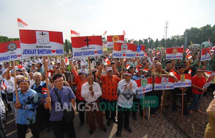 Puluhan Ribu Warga Lintas Iman Padati Alun-Alun Jombang, Berikrar Nusantara Bersatu
