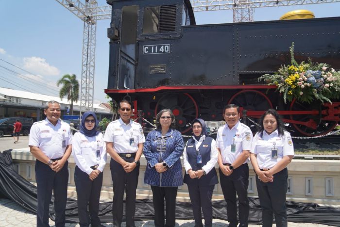 Dirut KAI Resmikan Monumen Loko Uap C1140 di Stasiun Kediri, Dalam Rangka HUT PT KAI ke-79