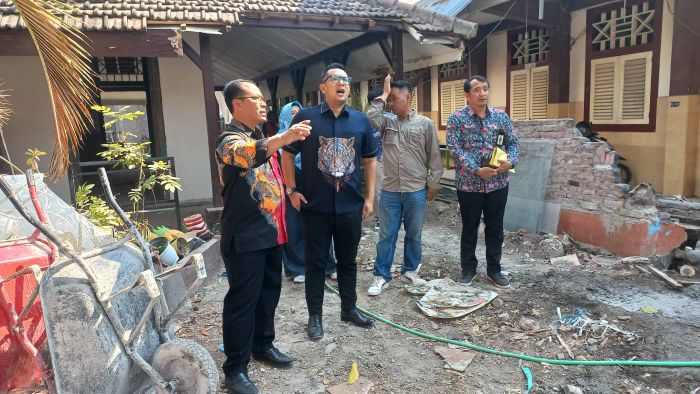 Pj Ali Kuncoro Tinjau Langsung Proyek Galeri Soekarno dan Rehab SDN Miji 2 Kota Mojokerto