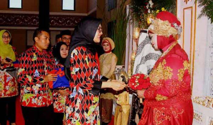 456 Pasangan Lansia di Probolinggo Ikuti Nikah Massal, Bupati Jadi Saksinya
