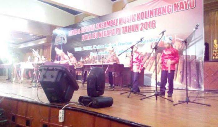 Pinkan Antar Alat Musik Kolintang Mendunia