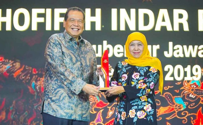 Khofifah Raih Penghargaan di Hari Pertama Kampanye Pilgub Jatim 2024 