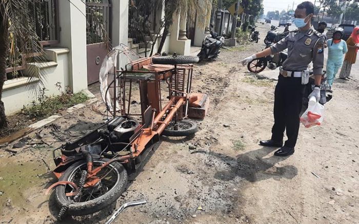 ​Pecah Ban, Mercedes Benz Tabrak Mobilio dan Bentor di Jombang, Satu Tewas