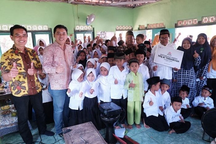 Semen Indonesia Bantu Alat Hadrah TPQ di Tuban 