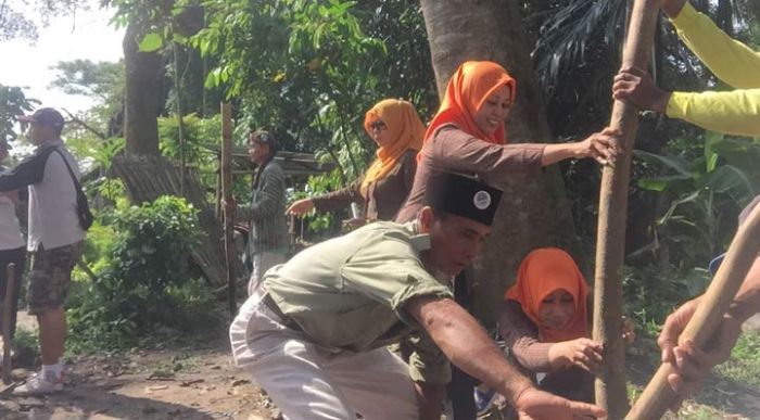 Debit Air Mulai Surut, Ratusan Warga Kota Kediri Tanam Pohon di Wisata Sumber Jiput