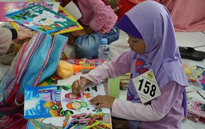 Peringatan HUT ke-2 Hijabee Community Gresik, Puluhan Anak Berkebutuhan Khusus Ikuti Lomba Mewarnai