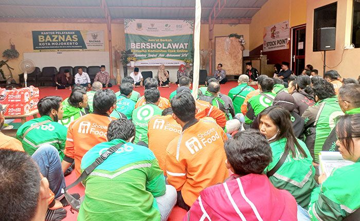 Gelar Jumat Berkah Bersholawat, Komunitas Ojol di Kota Mojokerto Apresiasi Kepedulian Ning Ita