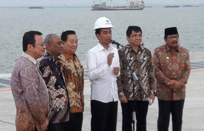 Jokowi Ingin Jadikan Pelabuhan Internasional Gresik Percontohan Bagi Daerah Lain