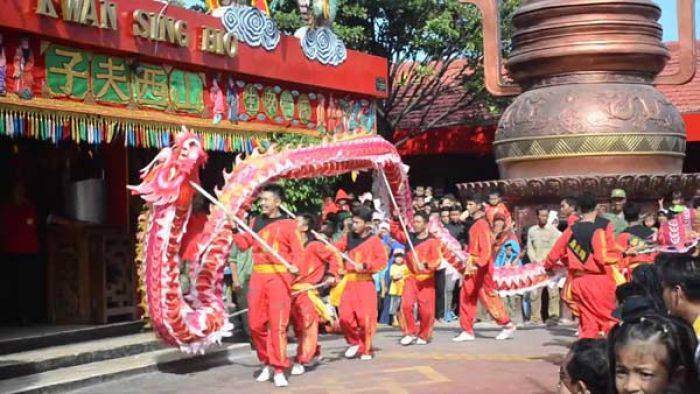 Liburan Imlek, Klenteng Kwan Sing Bio di Tuban Dikunjungi 3000 Orang