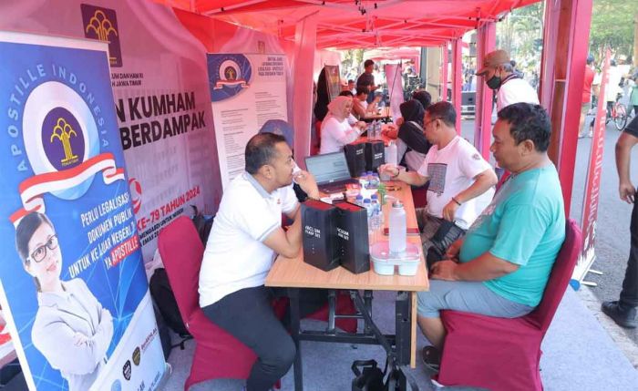 Antusiasme Masyarakat dalam Pelayanan Kumham Bergerak dan Berdampak di Taman Bungkul Surabaya