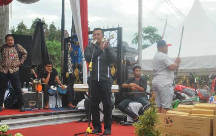 Gus Ipul Tak Hadir, Jalan Sehat Bersama Menpora dan Kanang di Ngawi Berlangsung Meriah
