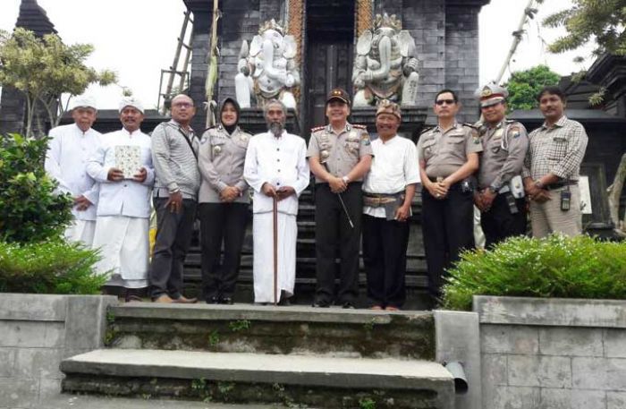 Kunjungi Pura Giri Arjuno, Kapolres Batu Didoakan jadi Satria Nusantara oleh Romo Resi