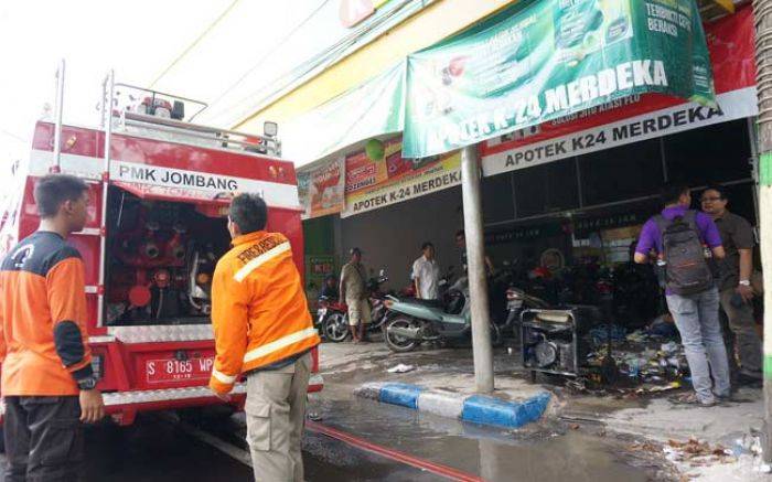 Genset Apotek di Jalan Gus Dur Jombang Terbakar, Pengunjung dan Karyawan Berhamburan
