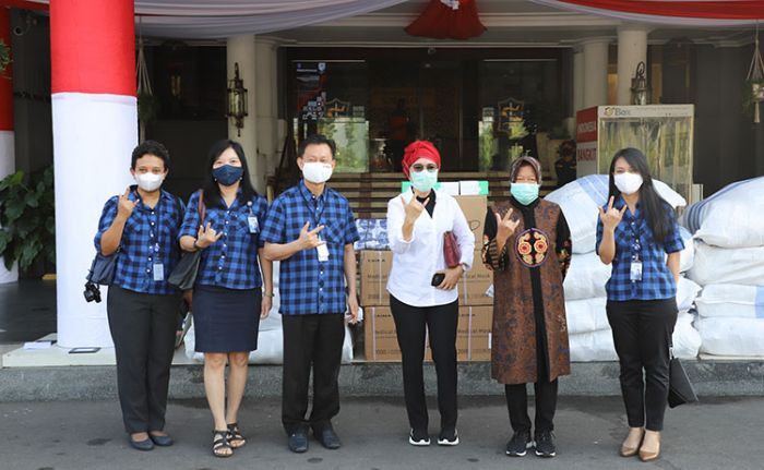 BCA Serahkan Puluhan Ribu Masker ke Pemkot Surabaya