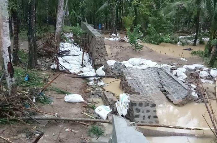 Empat Tanggul Daruat di Kebonagung Pacitan Jebol Diterjang Banjir