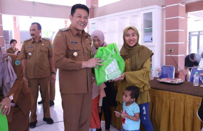 Salurkan Bantuan Pangan, Plt Bupati Sidoarjo Ajak Orang Tua Berperan Cegah Stunting