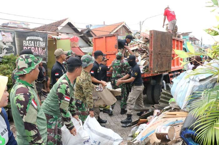 Bantu Korban Puting Beliung Sidoarjo, 300 Personel TNI Diterjunkan