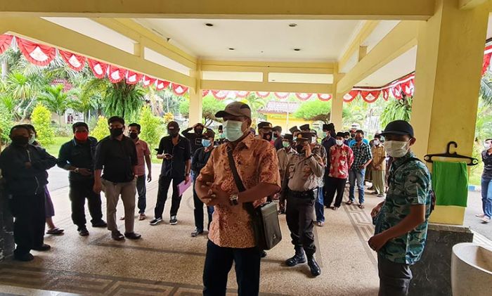 Puluhan Masyarakat Gili Anyar Protes ke DPRD, Diduga Ada Anggota BPD Mencalonkan Kepala Desa