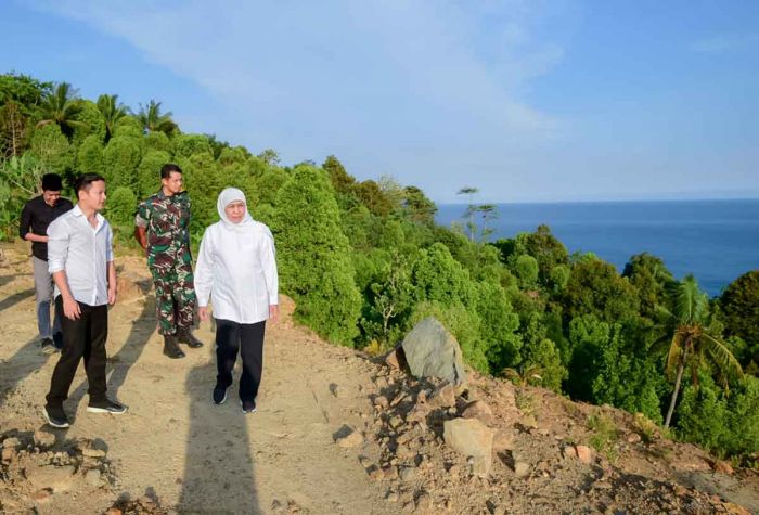 Gubernur Khofifah Minta Pemkab Trenggalek Optimalkan Pesona Alam Pantai Selatan Jawa