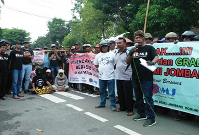 Puluhan Tukang Becak di Jombang Demo Memprotes Keberadaan Ojek Online