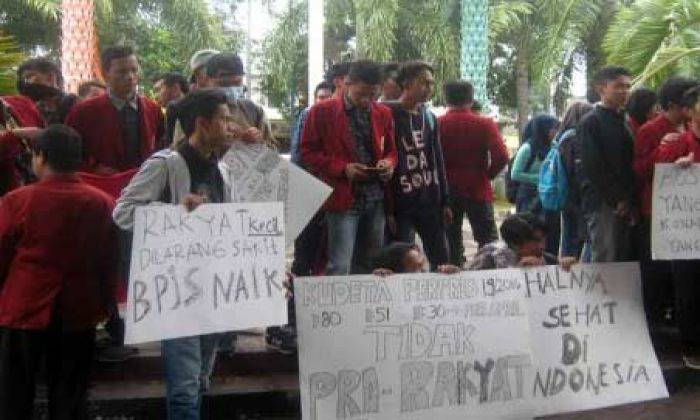 Mahasiswa Muhammadiyah Jember Demo Tolak Kenaikan BPJS, Ketua Komisi D: BPJS jadi Penyakit Baru