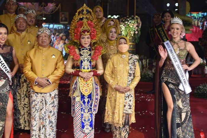 Peringati HUT Ke-817 Tulungagung, Miss Universe Switzerland Turut Rayakan Ritual Bersih Nagari