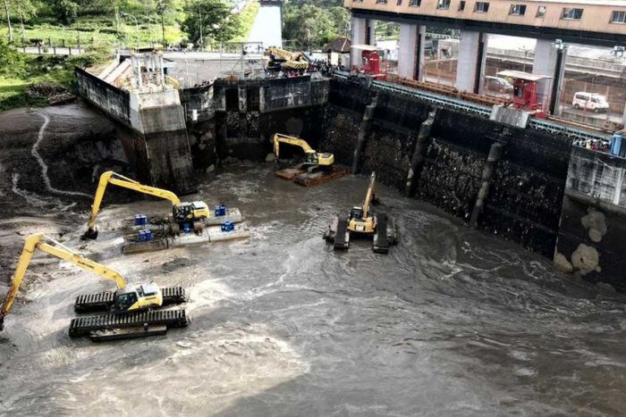 PJT I Lakukan Flushing Bendungan Wlingi dan Lodoyo, Masyarakat Diminta Jauhi Sungai Brantas