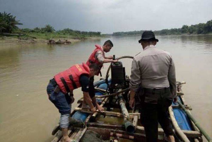 Polres Bojonegoro Bakar Diesel Penambang Pasir Ilegal