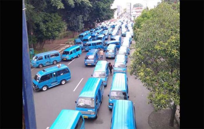 Dampak Mogok Massal Sopir Mikrolet di Malang, Jantung Kota Macet Parah