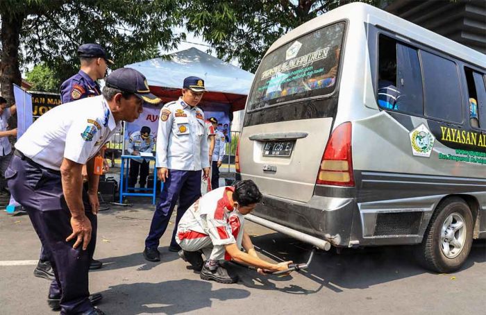 Perdana Digelar, Dishub Kota Kediri Lakukan Uji Emisi Gas Buangan untuk Kendaraan Roda 4