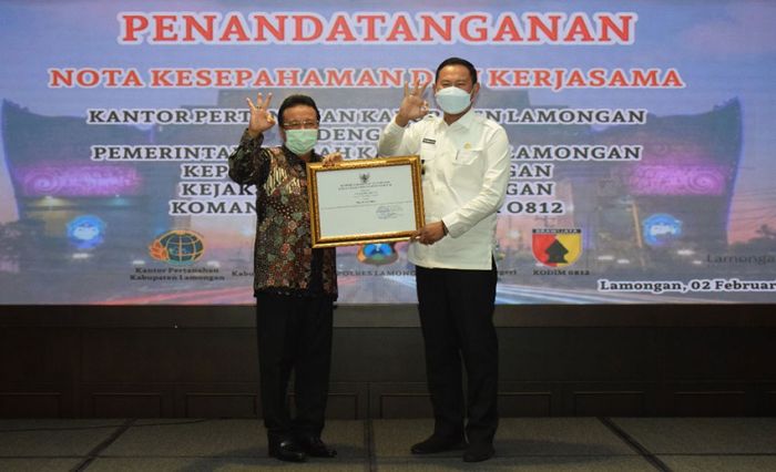 Sukses Laksanakan PTSL, Bupati Lamongan dapat Penghargaan dari Menteri ATR/BPN