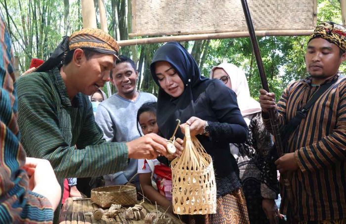 Warga Pacet Sulap Kebun Bambu Jadi Pasar Tempoe Doloe